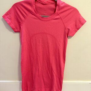 Lululemon Swiftly Tech Short-Sleeve Shirt 2.0 - Lip Gloss - Size 4 - Hip Length